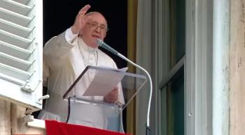 Jesus ressuscitado nos convida a nos lançar no bem, sem medo e sem cálculos, diz o papa