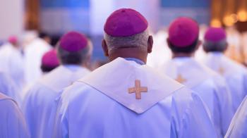 Papa a bispos: proximidade com povo de Deus é sinal vivo do Evangelho